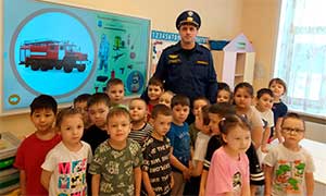 Визит специалиста по пожарной безопасности в старшую группу ДОУ: педагогический опыт и эффективность профориентационного просвещения.